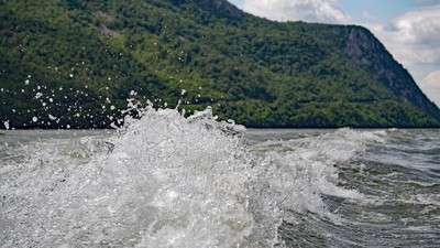 fotowedstrijd-22 marcel-kok-caravanserai-foto-1-roemenie-varen-door-de-kloven-van-de-donau-17-mei-2025