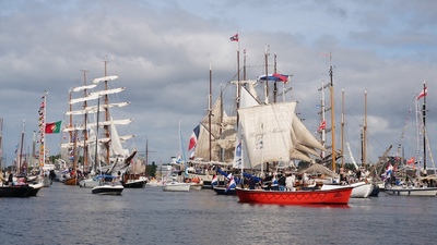 fotowedstrijd-26 marcel-kok-caravanserai-foto-5-noordzeekanaal-bij-gebrek-aan-een-etap-een-bootgehuurd-voor-de-sail-in-20-augustus-2025